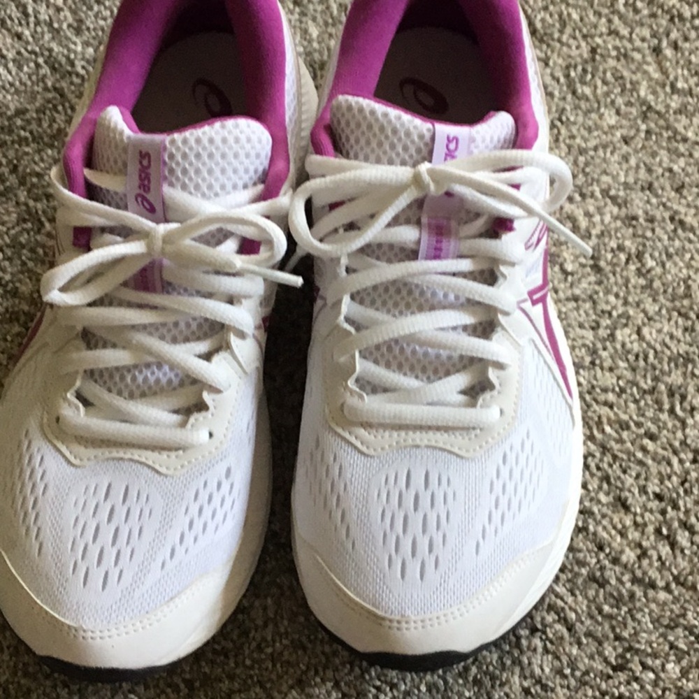 Asics Gel-Contend 7 White and Purple Athletic Shoes with Modern Silhouette